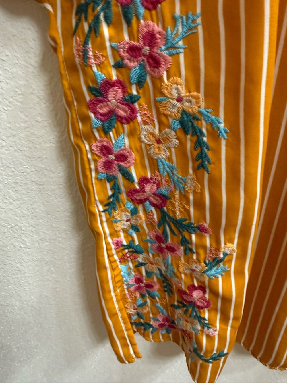 Savanna Jane Cute Mustard Yellow Striped Embroidered V-Neck Top Size S - Picture 5 of 8